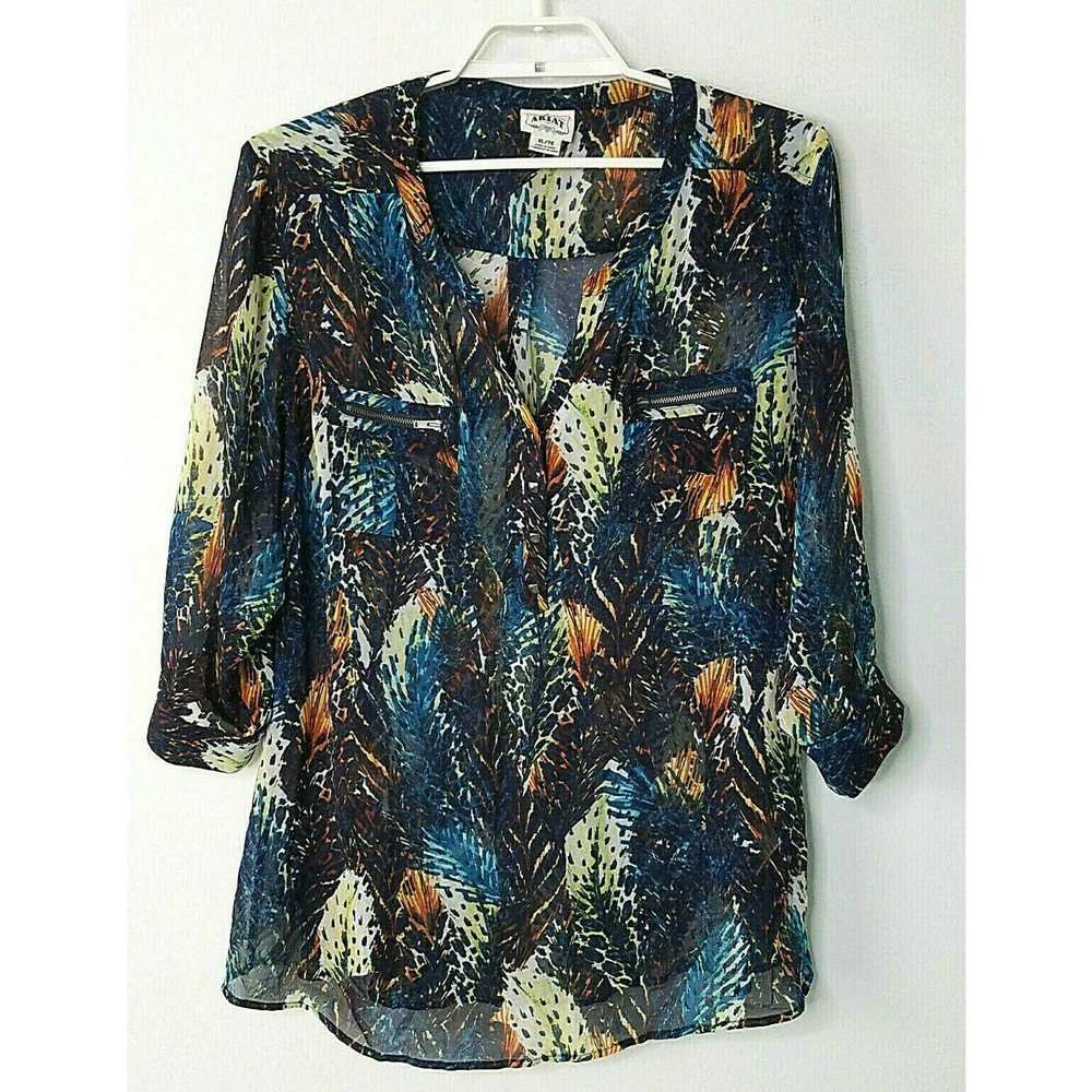 Ariat Top Sheer Button V-Neck Relaxed Fit